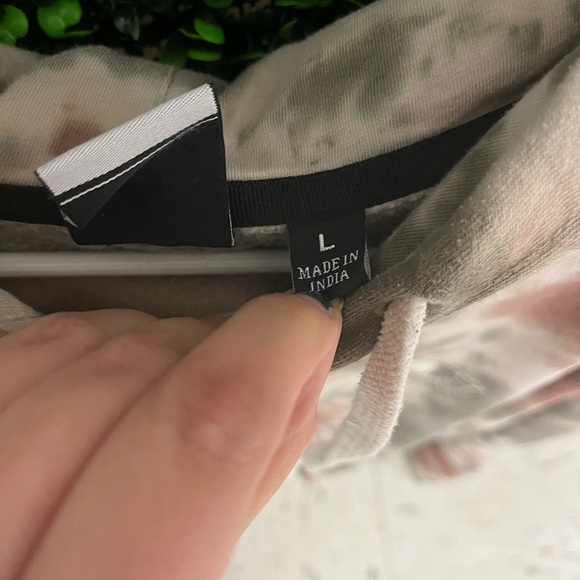 WXYZ Mfg Co Size tie-dye Skull Graphic Design hoodie - Picture 4 of 9